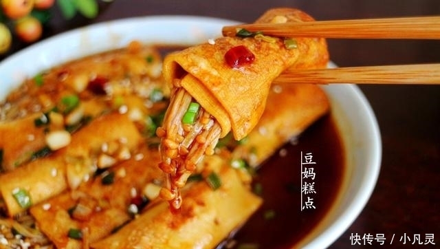 豆腐叶新吃法,卷一卷煎一煎,酱汁浓郁,素菜瞬间变大菜