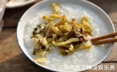 心酸|准妈妈晒“最惨孕妇餐”走红，清汤寡水显心酸，网友：没必要同情