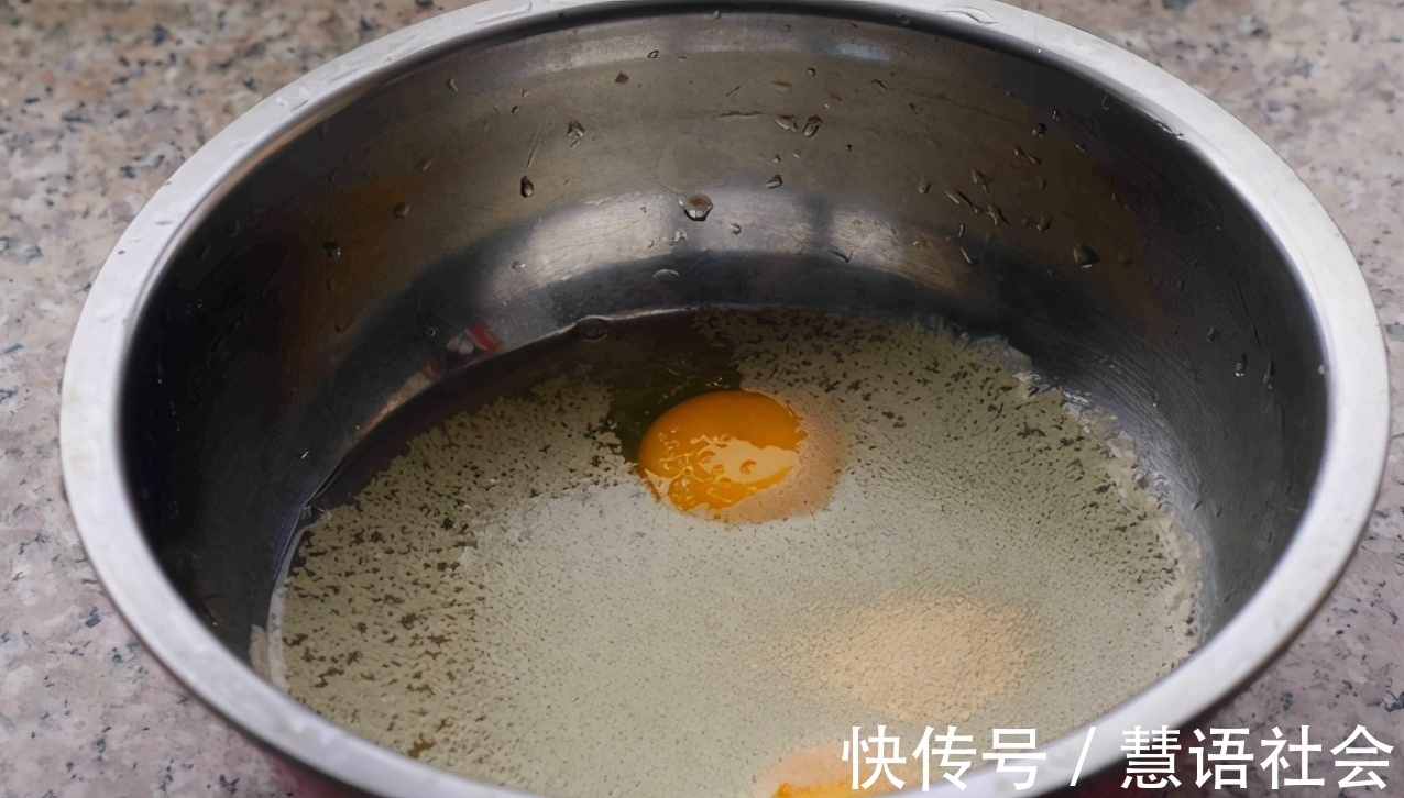 面糊|面粉别再蒸馒头了,试一试这样做,香甜松软,比蛋糕好吃