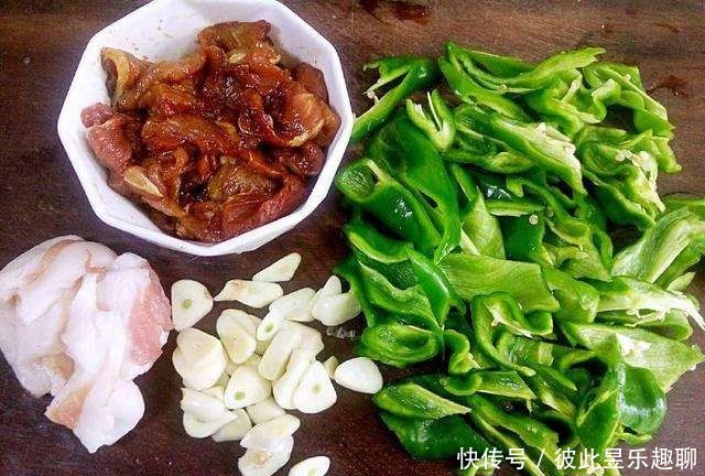 辣椒炒肉之谜：先炒辣椒还是先炒肉？这么多年的疑惑终于解开了