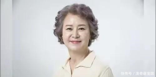 女人|60岁左右的女人,过年别再烫“大妈卷”!四款减龄发型,更好看