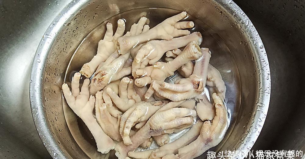 教你做香辣鸡爪,做法超简单,比在外面买的好,春节做给家人吃