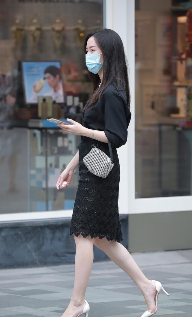 洋气 气质优雅的连衣裙装扮尽显洋气穿搭,透出完美的成熟感,高挑显瘦