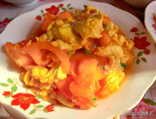 回老家蹭饭，晒丈母娘做的菜炸圈了，网友：这才是正宗农家菜