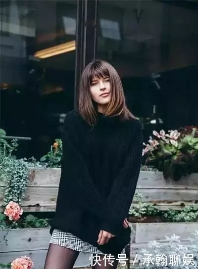 今年最火的高领毛衣，这样穿才够美！