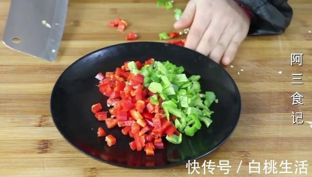 过年了，教你黄豆的新做法，加1勺大米，简单一做，比吃肉还香