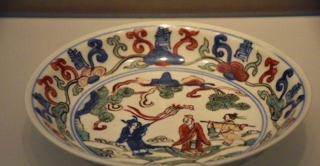  价值连城|7岁女童墓葬中出土的一对价值连城的成化斗彩葡萄纹杯！