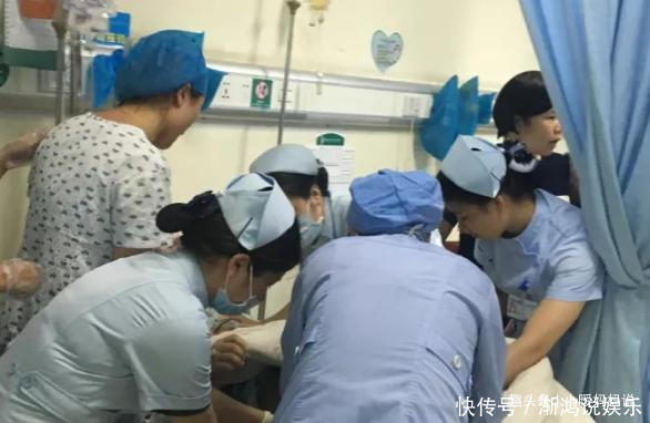 两口子|49岁高龄产妇拼二胎,刚生下双胞胎,丈夫却与25岁儿子打了起来