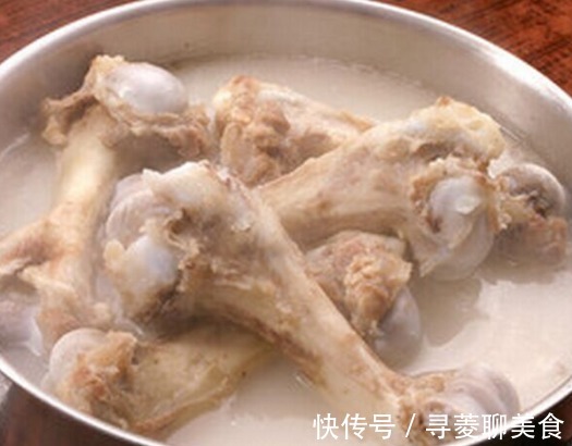 炖骨汤|炖骨头汤，只需这3料就够了！汤浓白味道鲜，无腥味还不油腻！