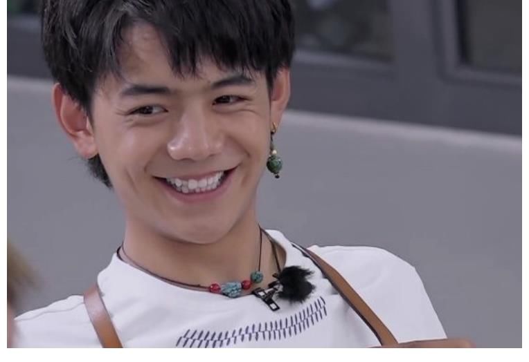 嘉宾|黄晓明努力做老好人，也掩盖不了《中餐厅》的尴尬和矛盾