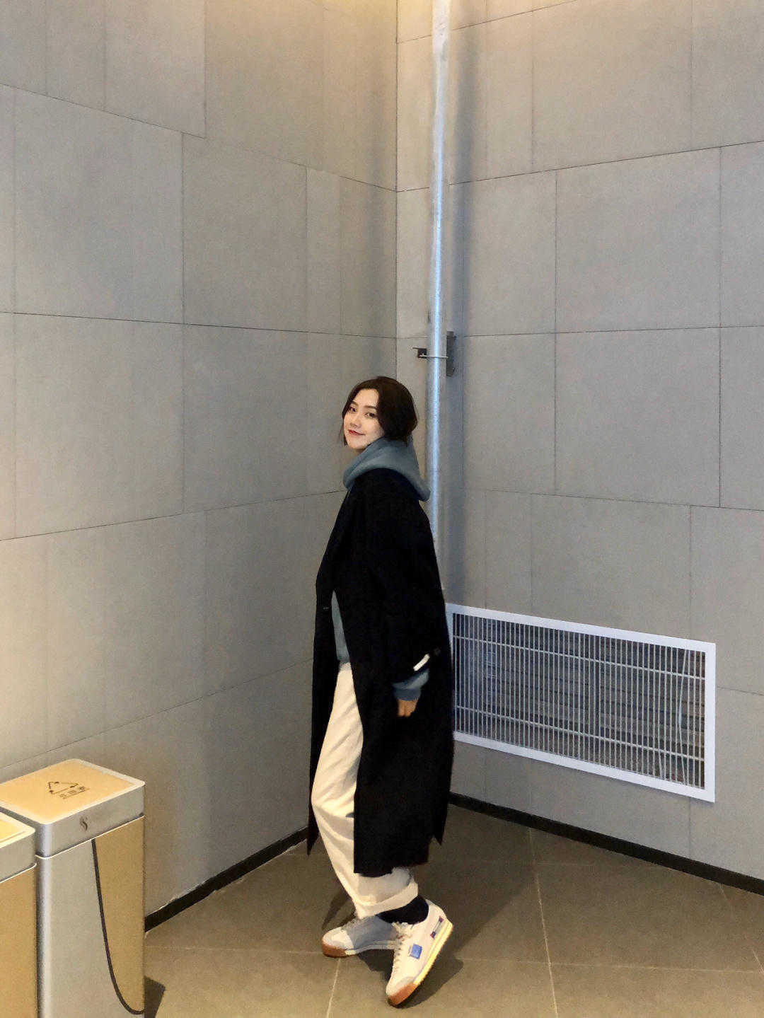 身形 初冬一定要选“大衣+卫衣”!遮肉显瘦又减龄,保暖效果还超赞