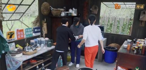 节目组|《向往5》导演担心请不到的嘉宾，却被张艺兴几句微信给轻松搞定