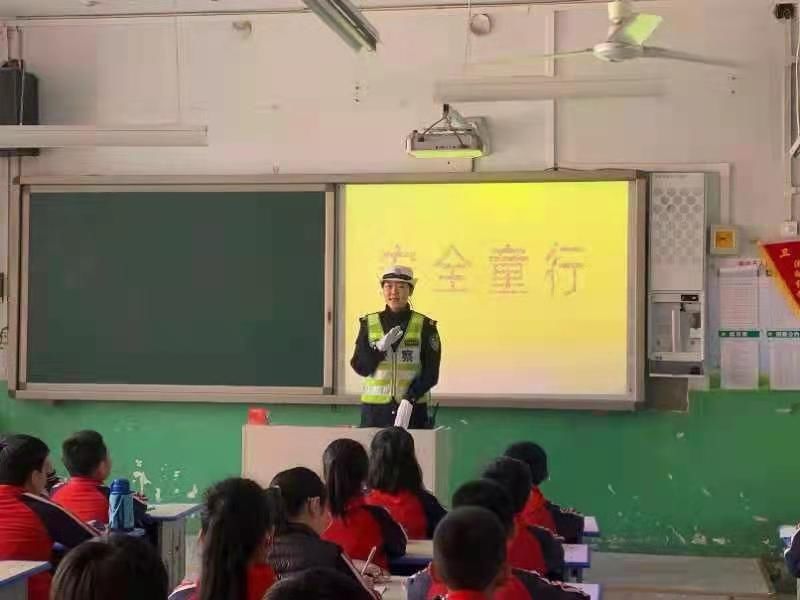 【一大队】深入辖区人民路小学，开展交通安全宣传活动（图）