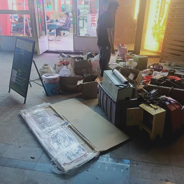 租客|深圳租客质疑房东涨租不合法，房东：我不强买强卖，你可以退房