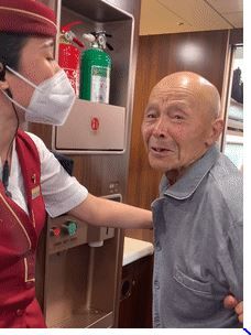 老人|“现在换我们照顾您了”！这辆高铁上，86岁老战士含泪敬礼，竟是……