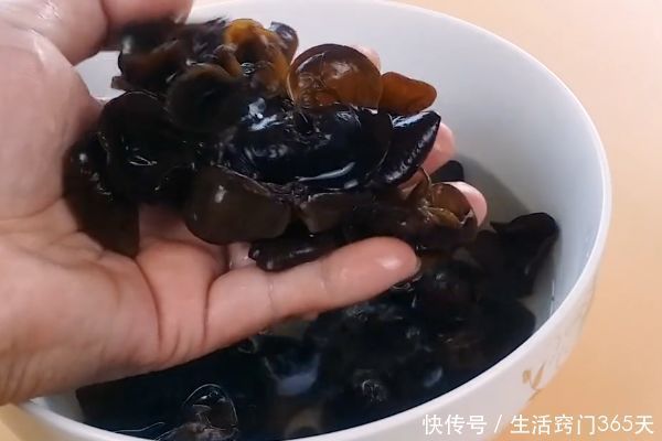 白糖倒在手上搓一搓,用途真是太厉害了,解决很多人困扰的烦恼!