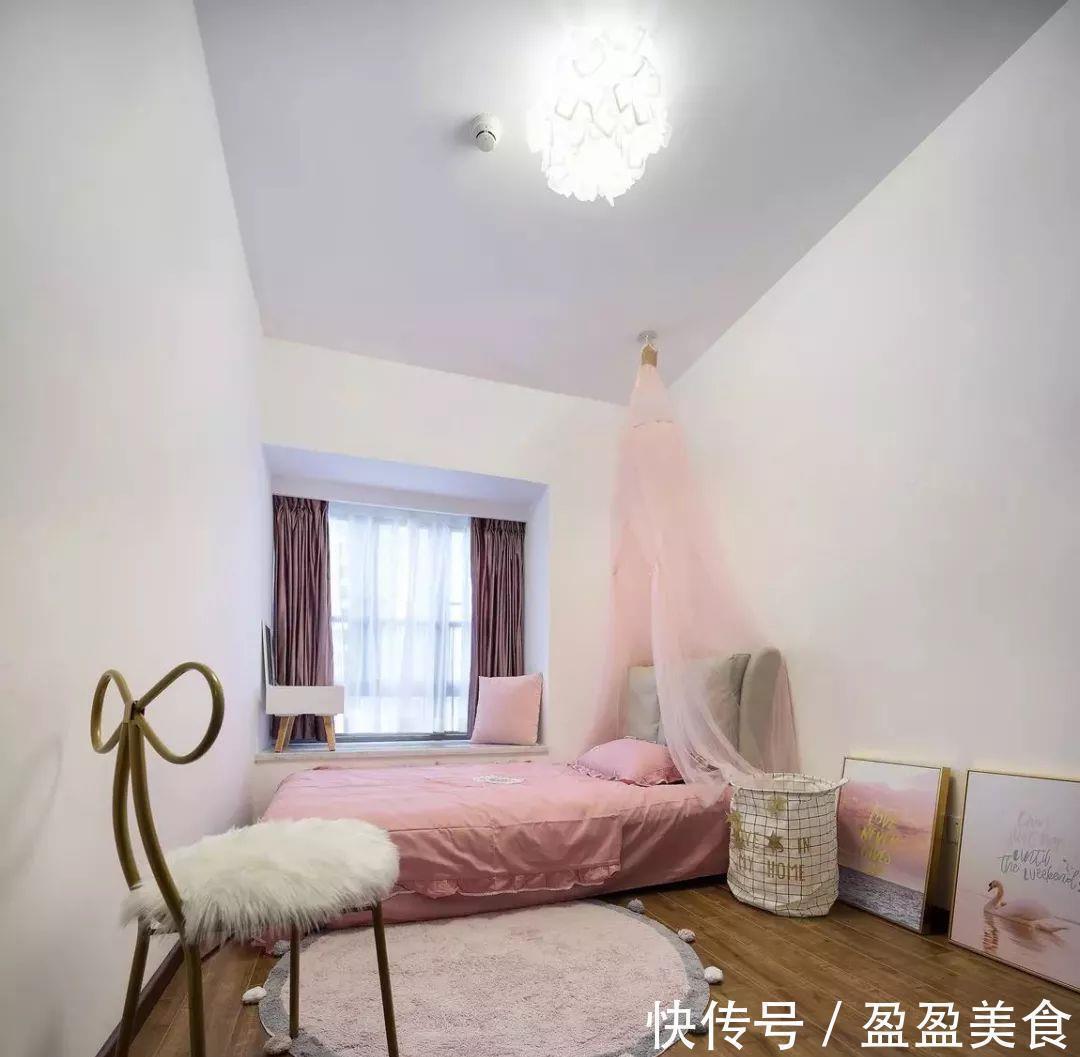 电视背景墙|125平三居室,入户和餐厅的收纳柜好能装,蓝色背景墙也超惊艳