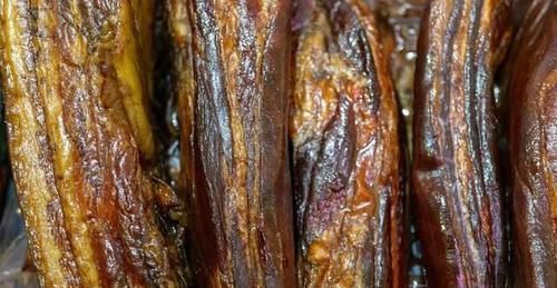 腌好的腊肉怎么保存?给你支两招,做法很简单,放一年也不坏