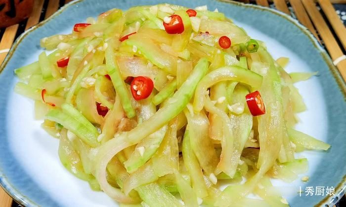 宝贝|很多人只吃果肉，其实果皮才是宝贝，切好一腌一拌，消暑又开胃