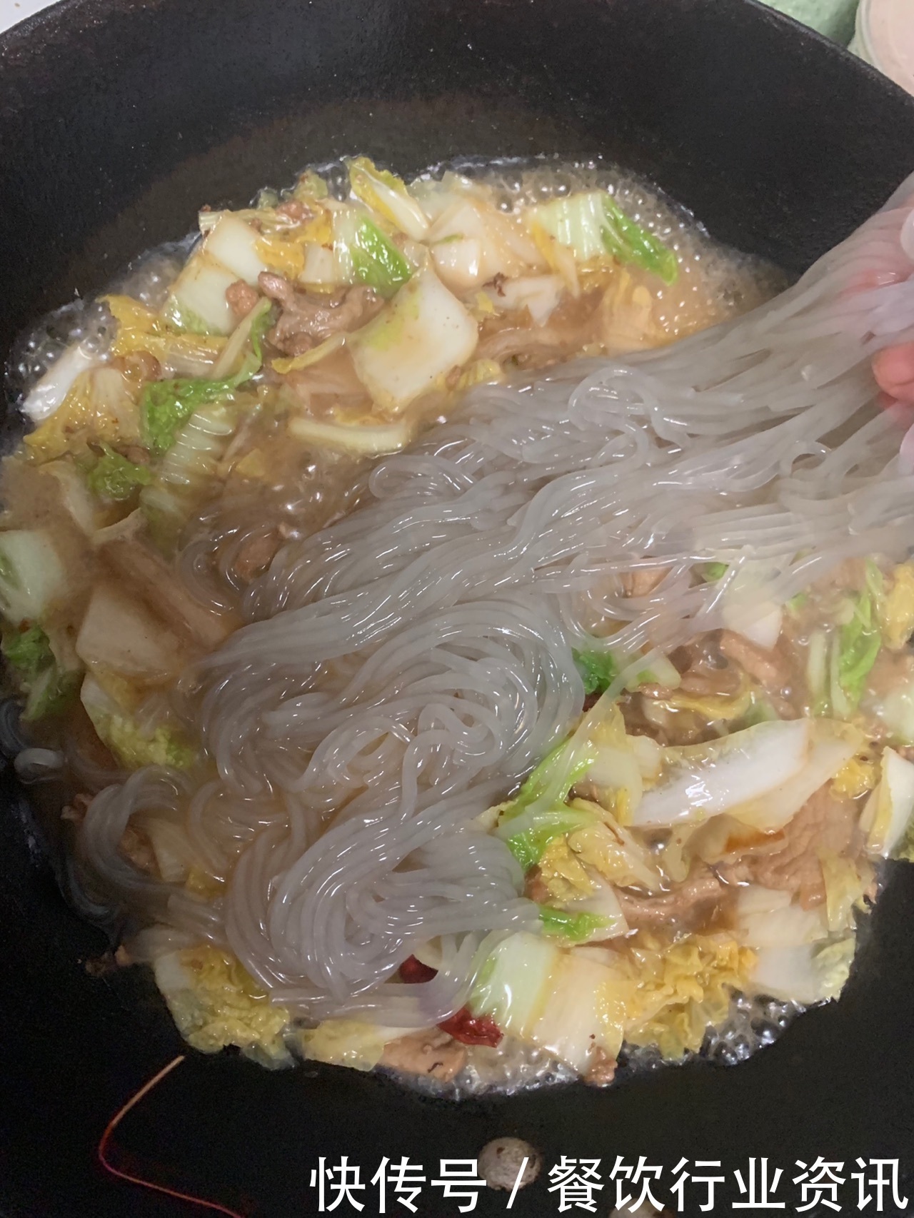 收藏|正宗东北名菜,五花肉白菜炖粉条,还不会的小伙伴们快收藏起来!