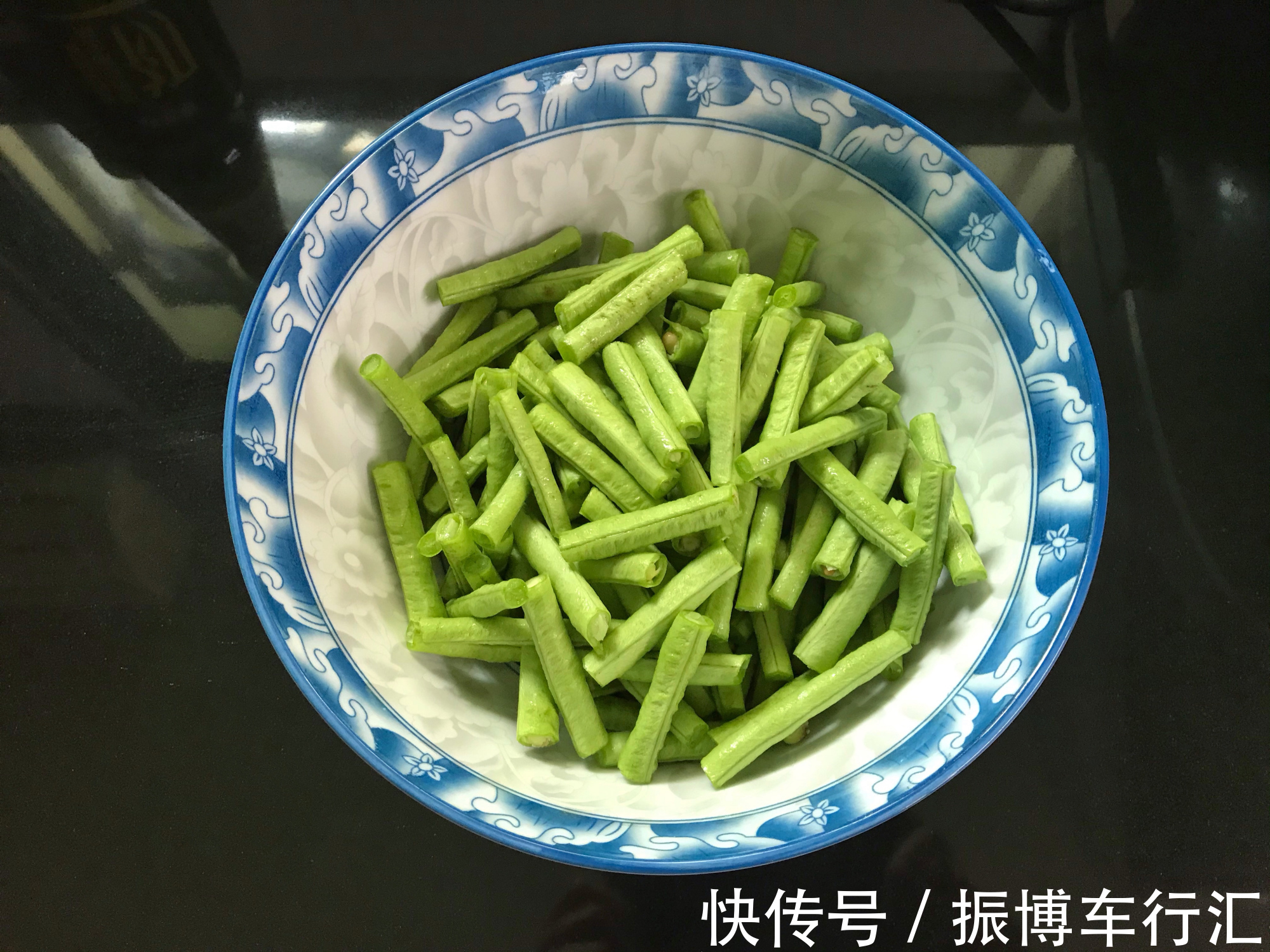 小米椒|豆角里打入1个鸡蛋,不炒不煮,没想到如此好吃,开胃解腻不长肉