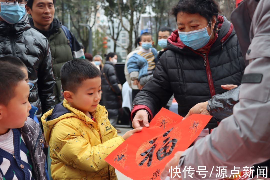 春联文化节|迎春纳福送春联 翰墨飘香暖人心丨2022中国·成都金牛公园春联文化节年味浓浓