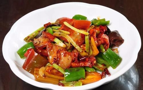 浮沫|把饭店美味带回家，肥而不腻的回锅肉，鲜香美味，大口吃肉才下饭