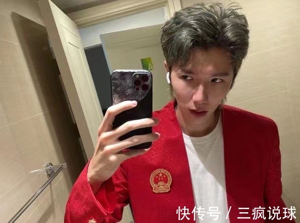 刘雨辰|退役半个月！26岁国羽名将亮相，变偶像明星，染头发+新造型瞩目