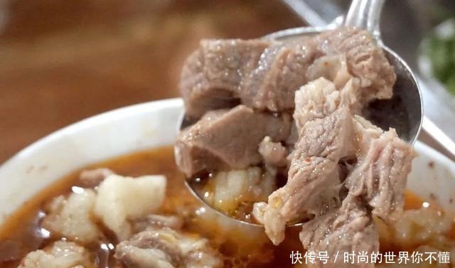 24年街边小店，一碗面70元，还没到饭点就座无虚席……！