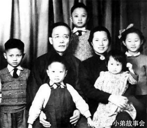 郭沫若写4字骂鲁迅,鲁迅加1字回怼,世人笑称这便是老郭的一生