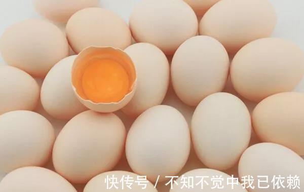 月季开花爆盆很简单,用3种自制花肥,吃了蹭蹭长,轻松满盆!