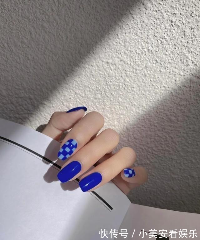 纯欲|入秋流行的“棋盘格”,再不穿就out了!