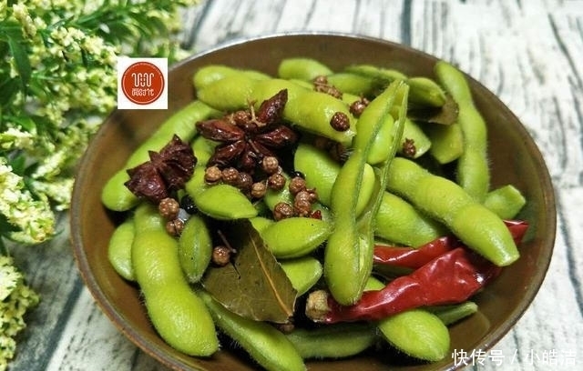 美食生活|教你这样煮毛豆,个个翠绿还入味,比大排档的煮毛豆好吃百倍!