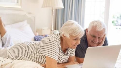 老伴|退休了,60岁夫妻应该分开睡还是一起睡?三位老人的回答太现实