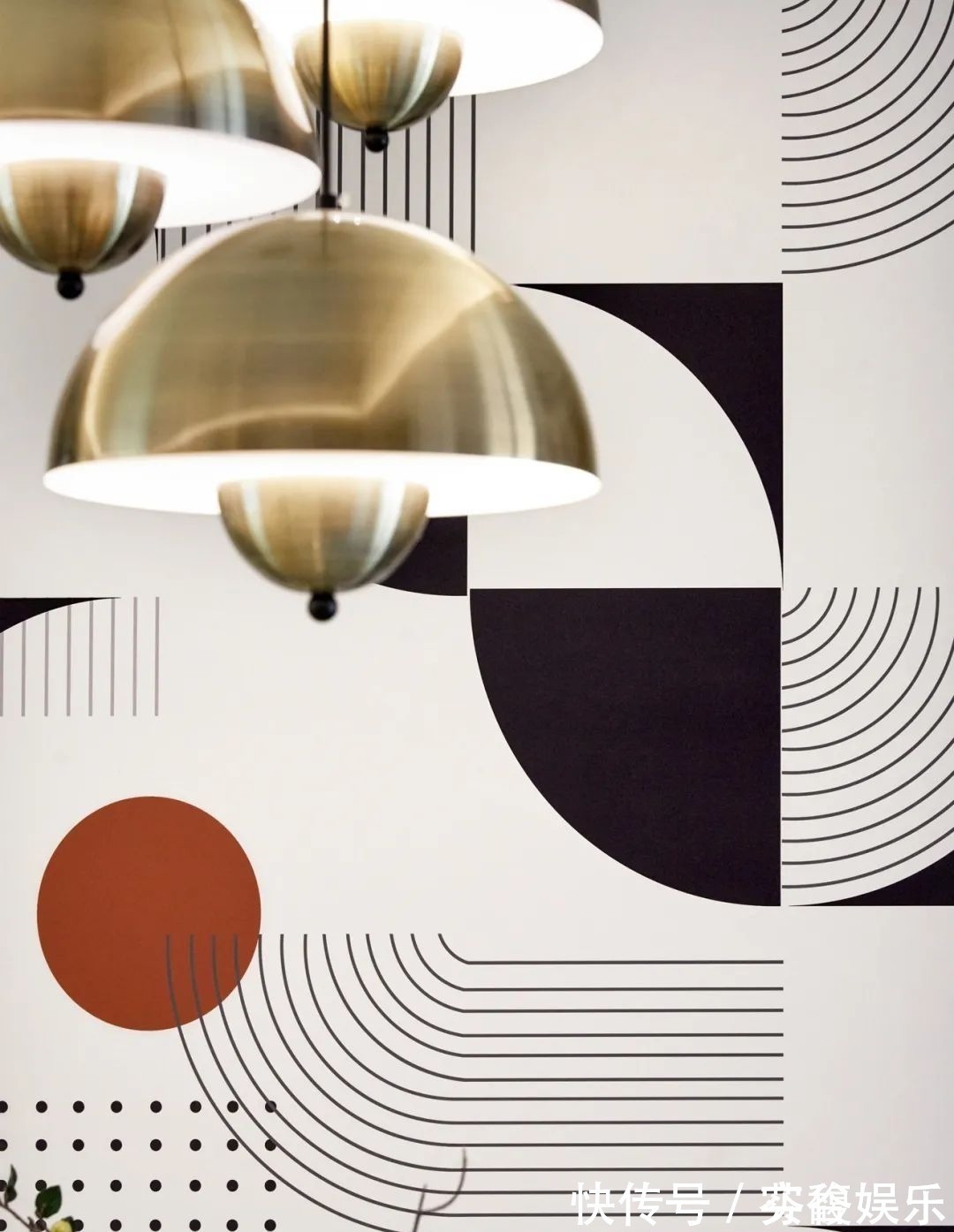 端庄|130㎡现代轻奢,大理石与金属质感,加上橙色的软装,华丽高档