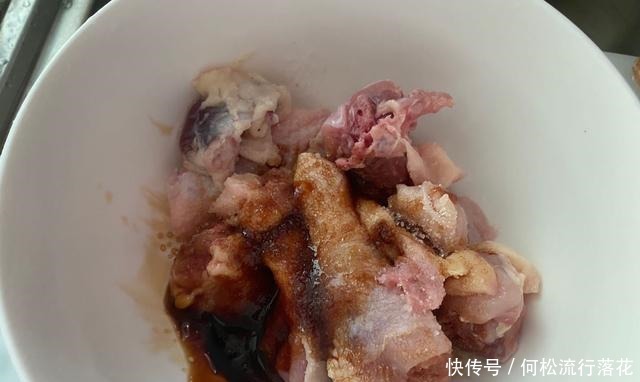 美味|咸蛋黄烤鸡,教你在家做网红美味,方法简单,味道鲜美,骨脆至香