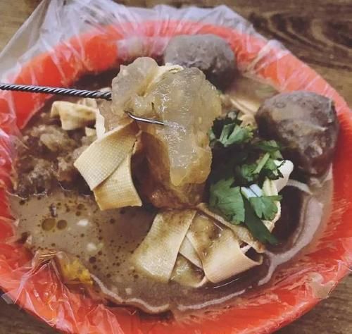 吃遍大连-街头巷尾的那些诱人的小吃，总想从头到尾再吃一遍~