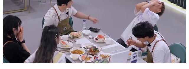 老王|宁静录制中餐厅，黄晓明各种“忍让”，明学遇上宁静不好使了？