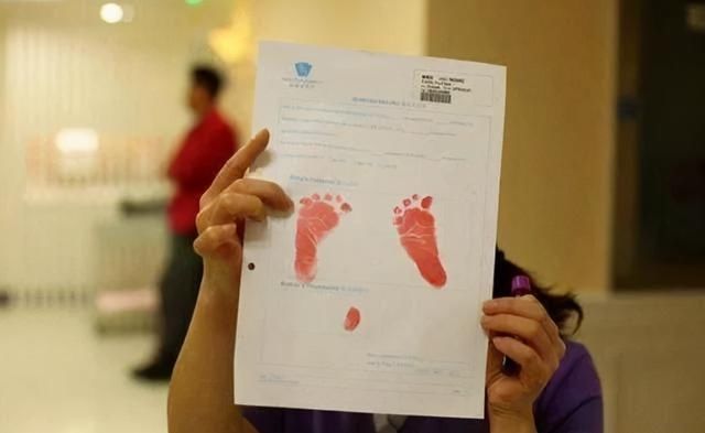 朋友|为啥新生儿医院要留脚印？除了留作纪念，这些用处对宝宝很重要