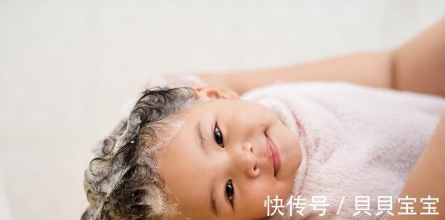 书虫|满月后的宝宝,家长如何做好喂养、起居护理、早教?附上详细方法