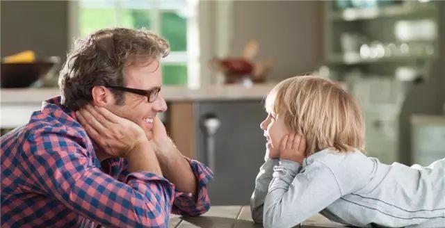 引导|宝宝2岁很关键,是大脑智力发育的黄金阶段,别再说宝宝天生笨了