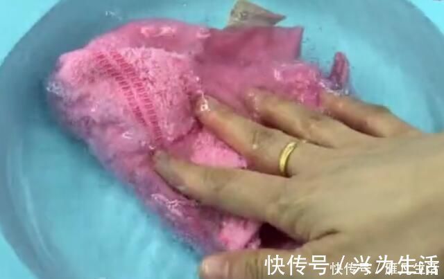 毛巾|毛巾洗得不彻底会长满螨虫,教你一招,只需一点它,毛巾干净如初