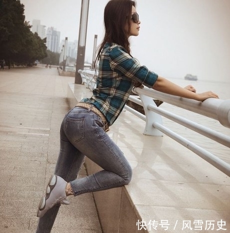 曲线|简单又充满野性的牛仔裤,尽显迷人的妙曼曲线!