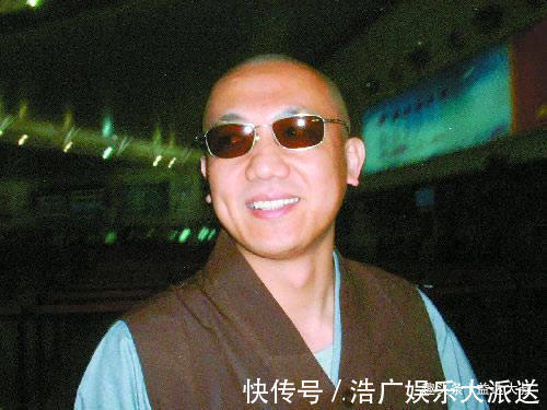 家春秋!痴情的郝彤“林黛玉”陈晓旭因病出家后,他也剃发陪她出家