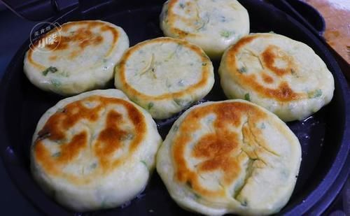 这饼我一周做2回,筷子一搅,外酥里软,大人孩子抢着吃,太香了