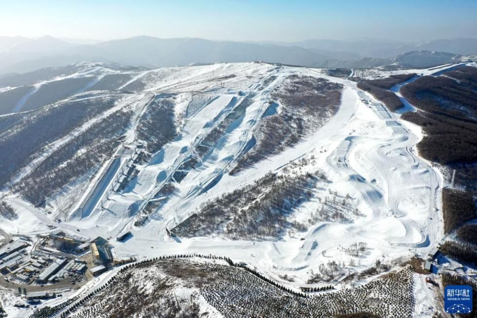 安装|河北张家口：云顶滑雪公园赛道塑型忙