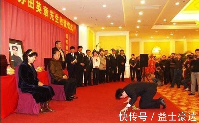 田门！田英章楷书粉丝众多，而苏士澍说中书协永远不欢迎他的楷书