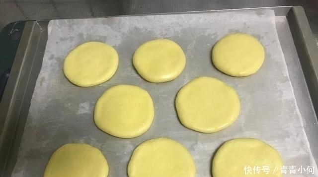 1碗面粉,2个鸡蛋,不加一滴水,松软香甜,比面包还营养好吃