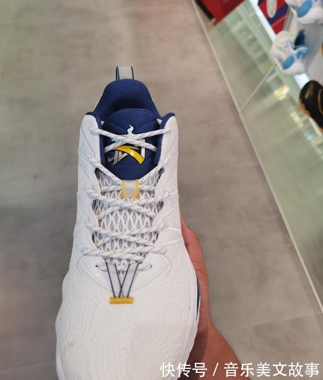 中端 安踏速决5代实战篮球鞋发售!助力要疯系列冲击安踏第一中端球鞋!