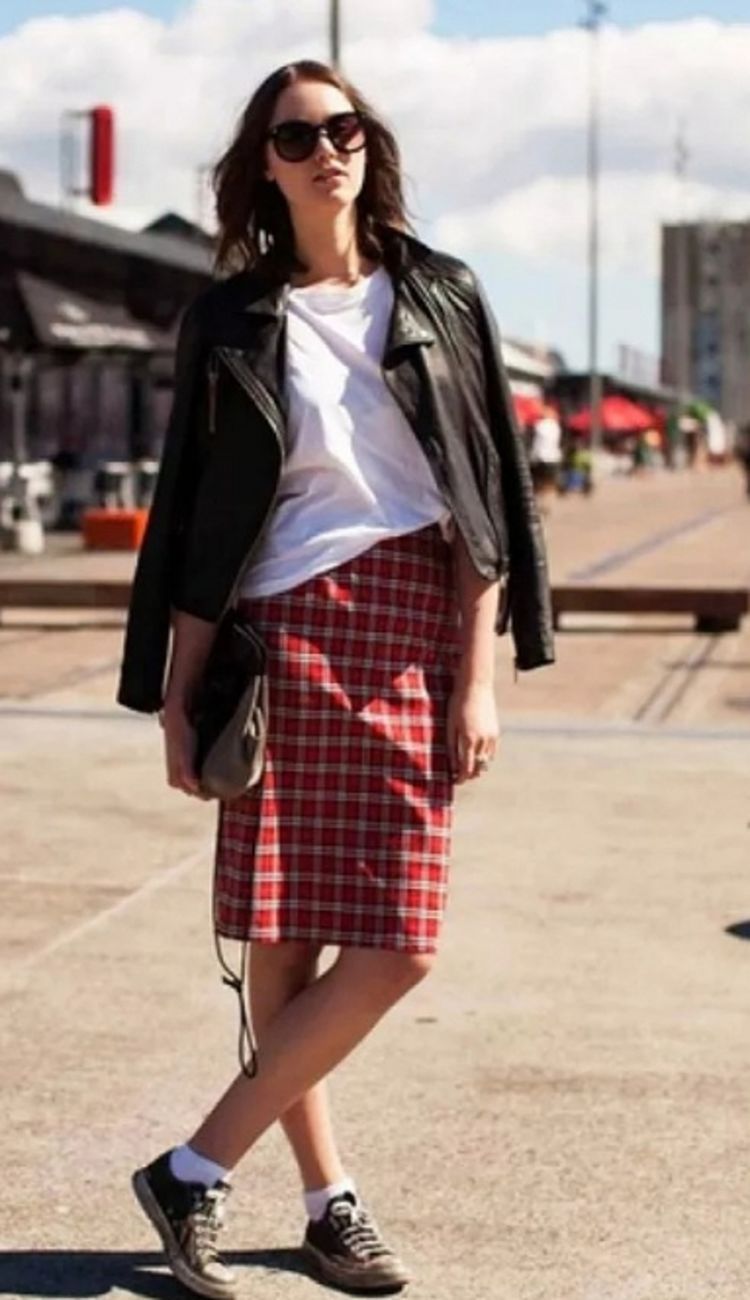 黑色系|街拍:黑色系穿搭,简约时尚,清爽干练